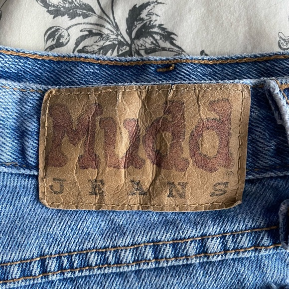 VINTAGE Mudd Jean Shorts | Light Wash, High Rise - Picture 5 of 9